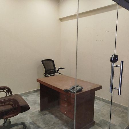 Hotel Crown Plaza, Near Karachi Airport, Darul Sehat Hospital, Dow, Agha Khan And Liaqat Hospital المظهر الخارجي الصورة