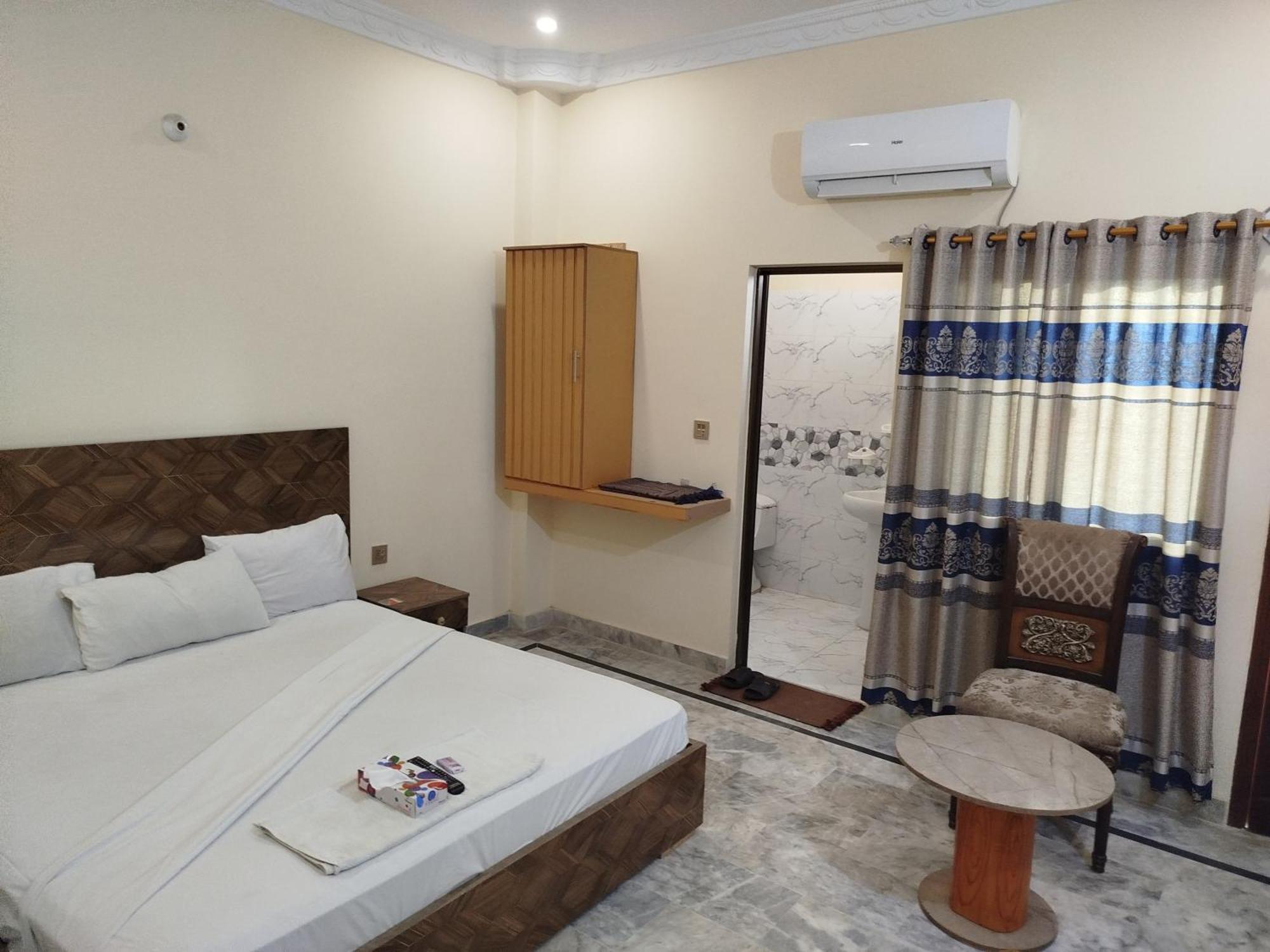 Hotel Crown Plaza, Near Karachi Airport, Darul Sehat Hospital, Dow, Agha Khan And Liaqat Hospital المظهر الخارجي الصورة