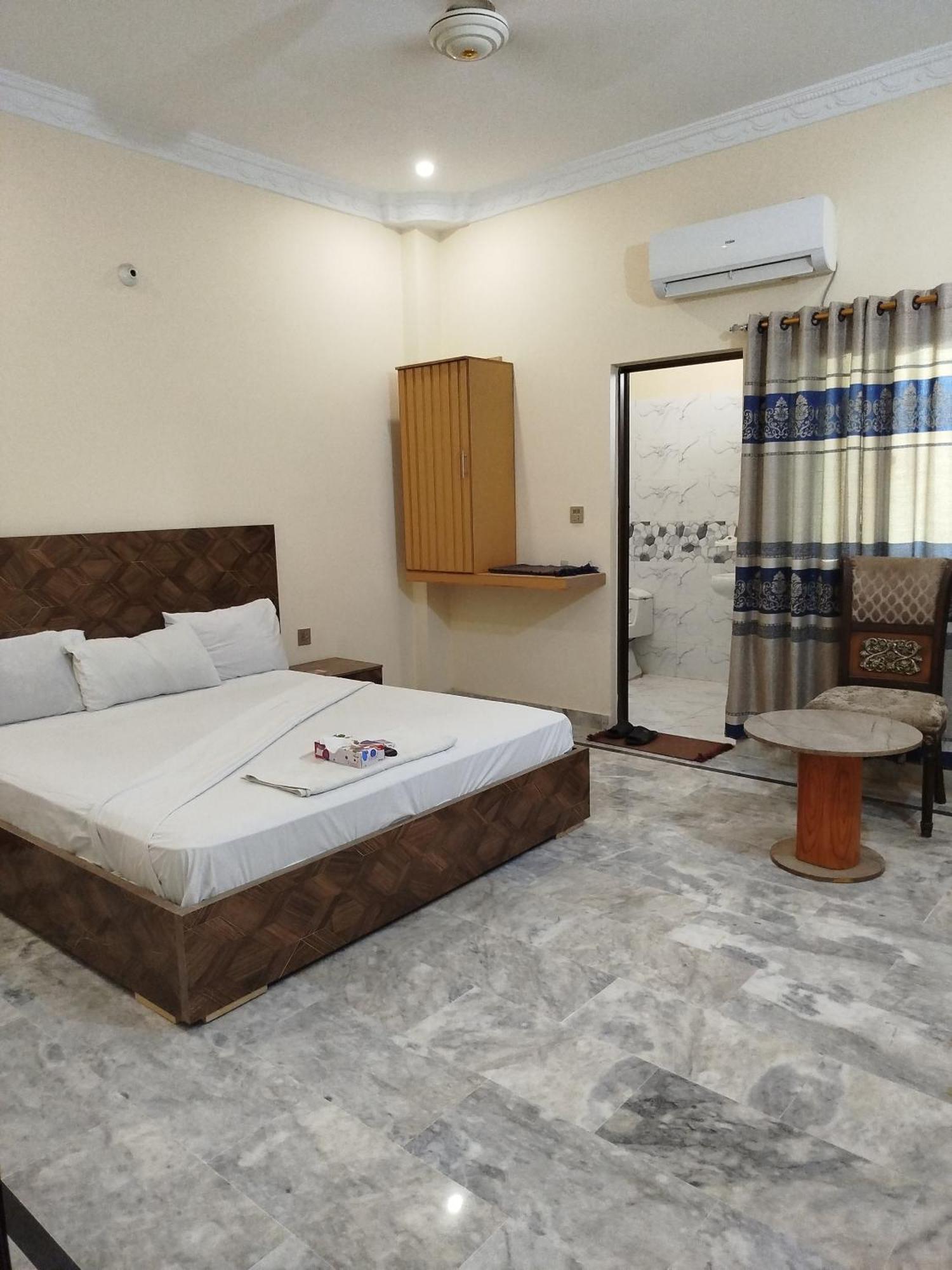 Hotel Crown Plaza, Near Karachi Airport, Darul Sehat Hospital, Dow, Agha Khan And Liaqat Hospital المظهر الخارجي الصورة