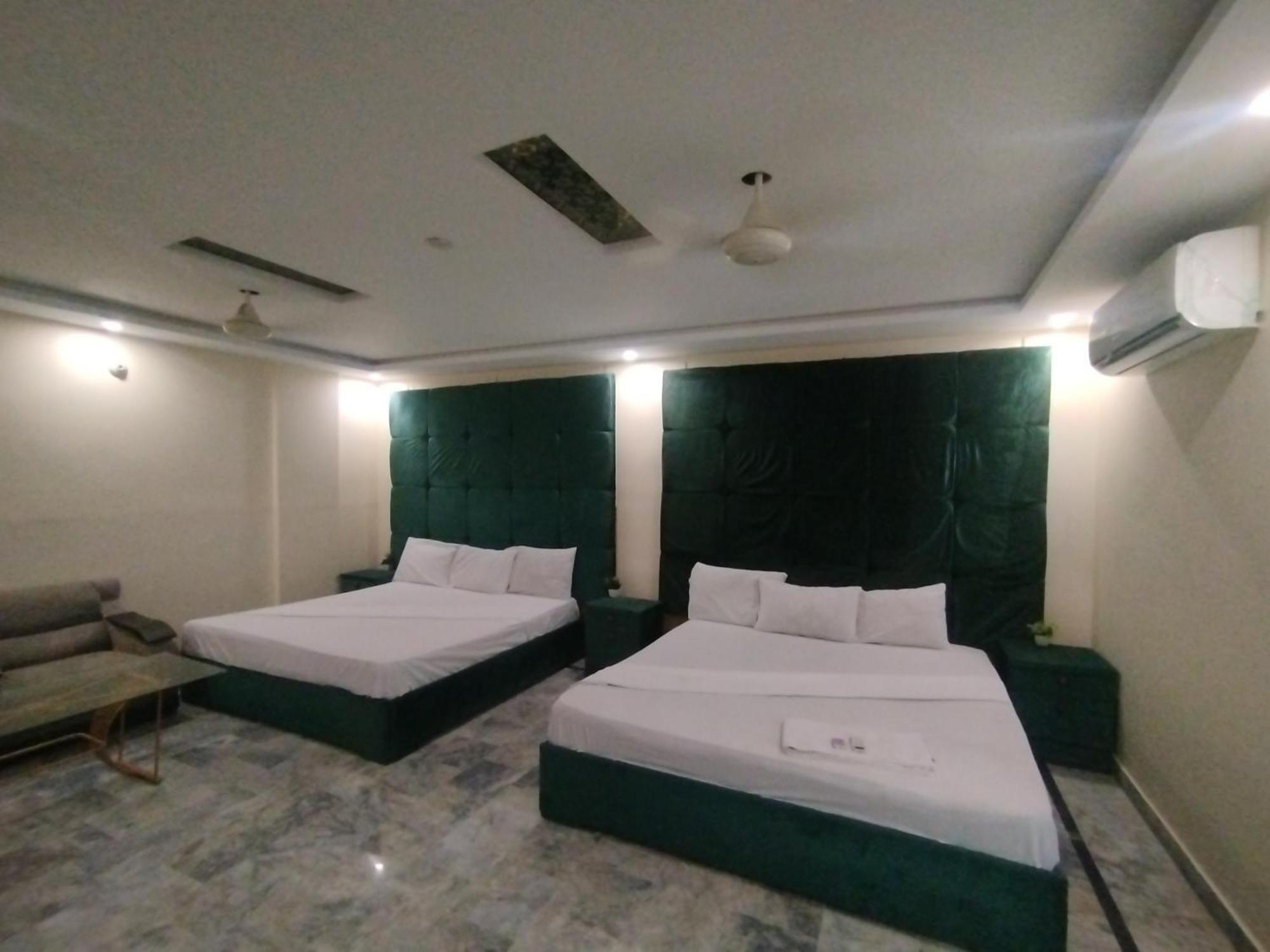 Hotel Crown Plaza, Near Karachi Airport, Darul Sehat Hospital, Dow, Agha Khan And Liaqat Hospital المظهر الخارجي الصورة