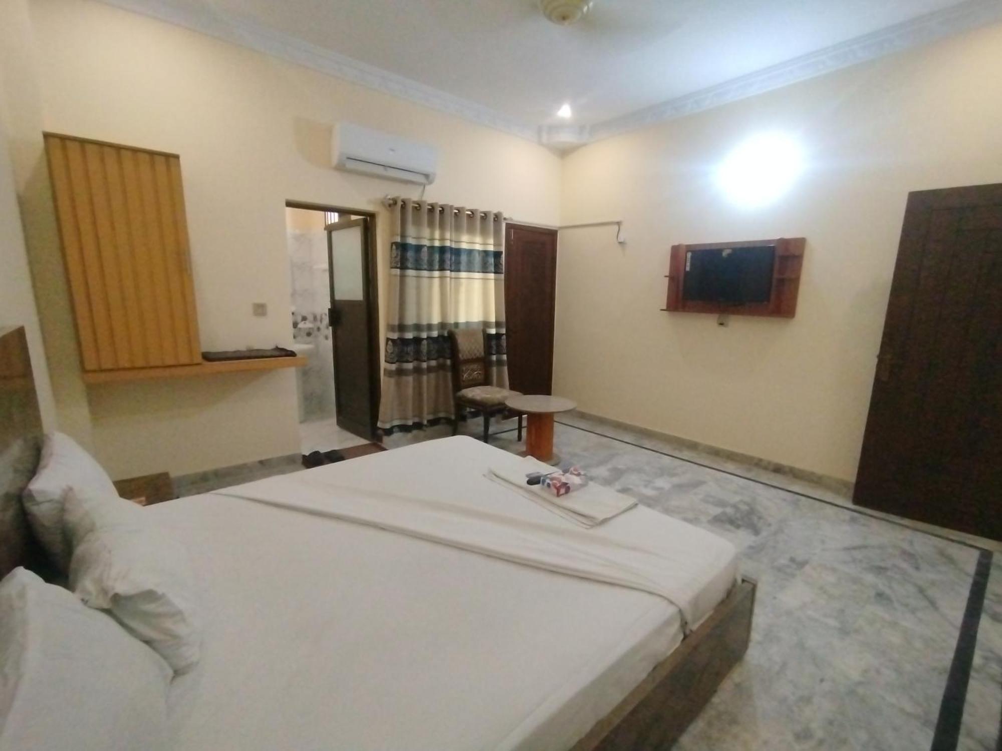 Hotel Crown Plaza, Near Karachi Airport, Darul Sehat Hospital, Dow, Agha Khan And Liaqat Hospital المظهر الخارجي الصورة