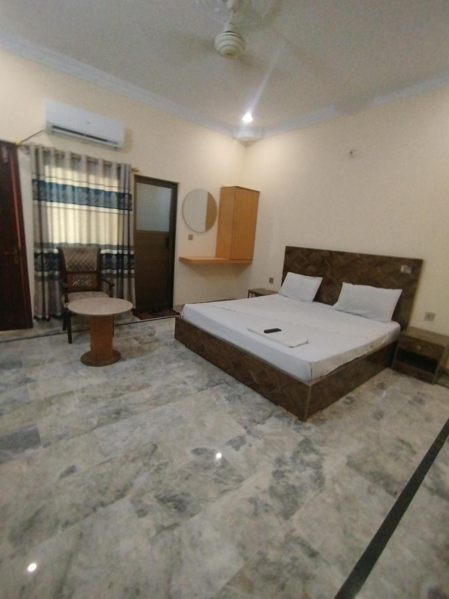Hotel Crown Plaza, Near Karachi Airport, Darul Sehat Hospital, Dow, Agha Khan And Liaqat Hospital المظهر الخارجي الصورة