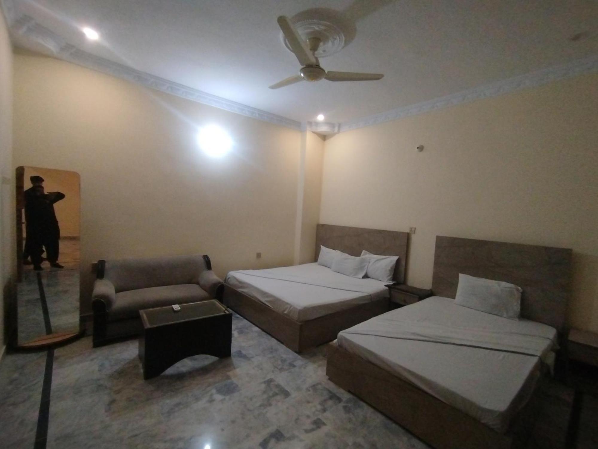 Hotel Crown Plaza, Near Karachi Airport, Darul Sehat Hospital, Dow, Agha Khan And Liaqat Hospital المظهر الخارجي الصورة