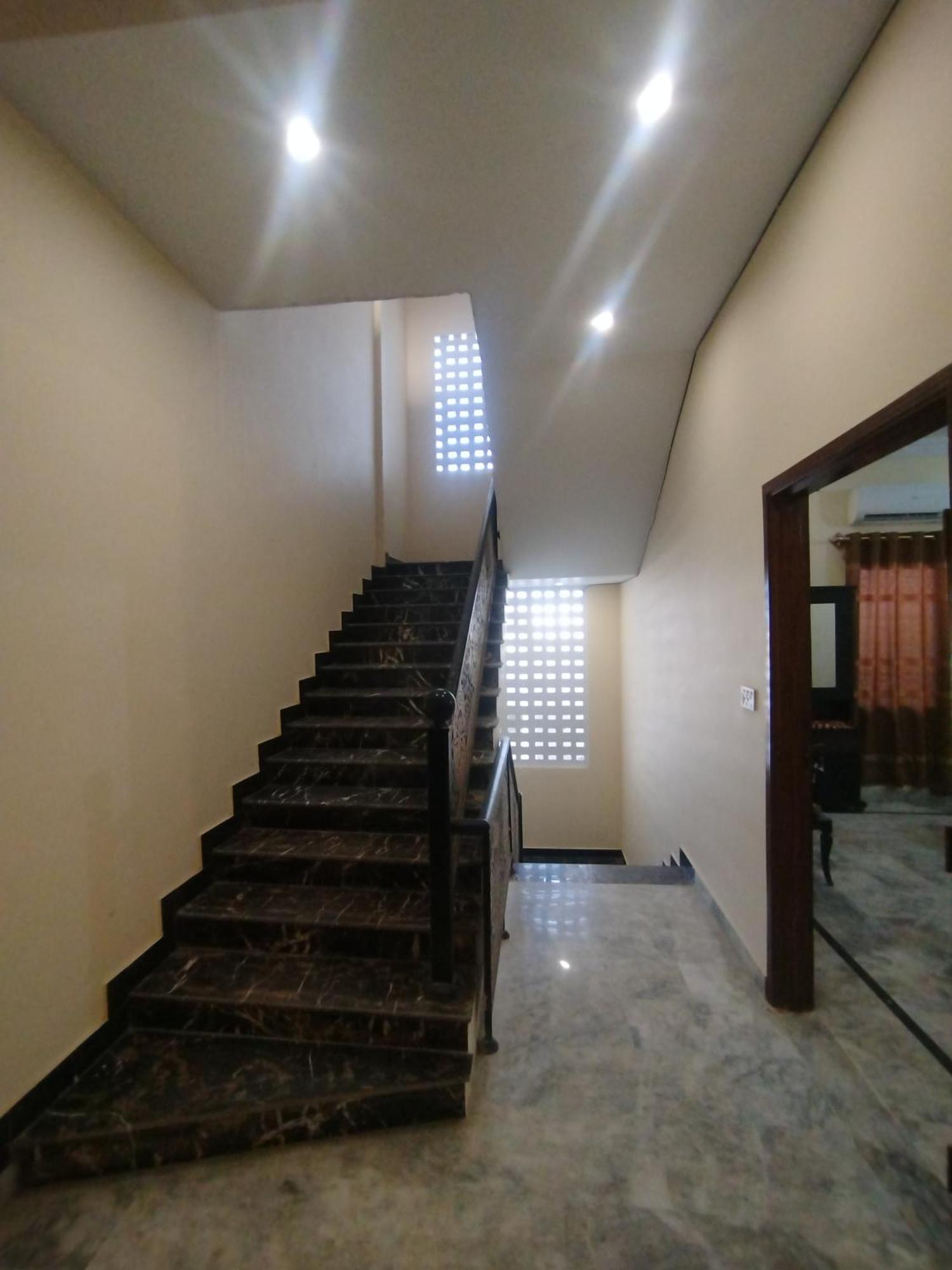Hotel Crown Plaza, Near Karachi Airport, Darul Sehat Hospital, Dow, Agha Khan And Liaqat Hospital المظهر الخارجي الصورة