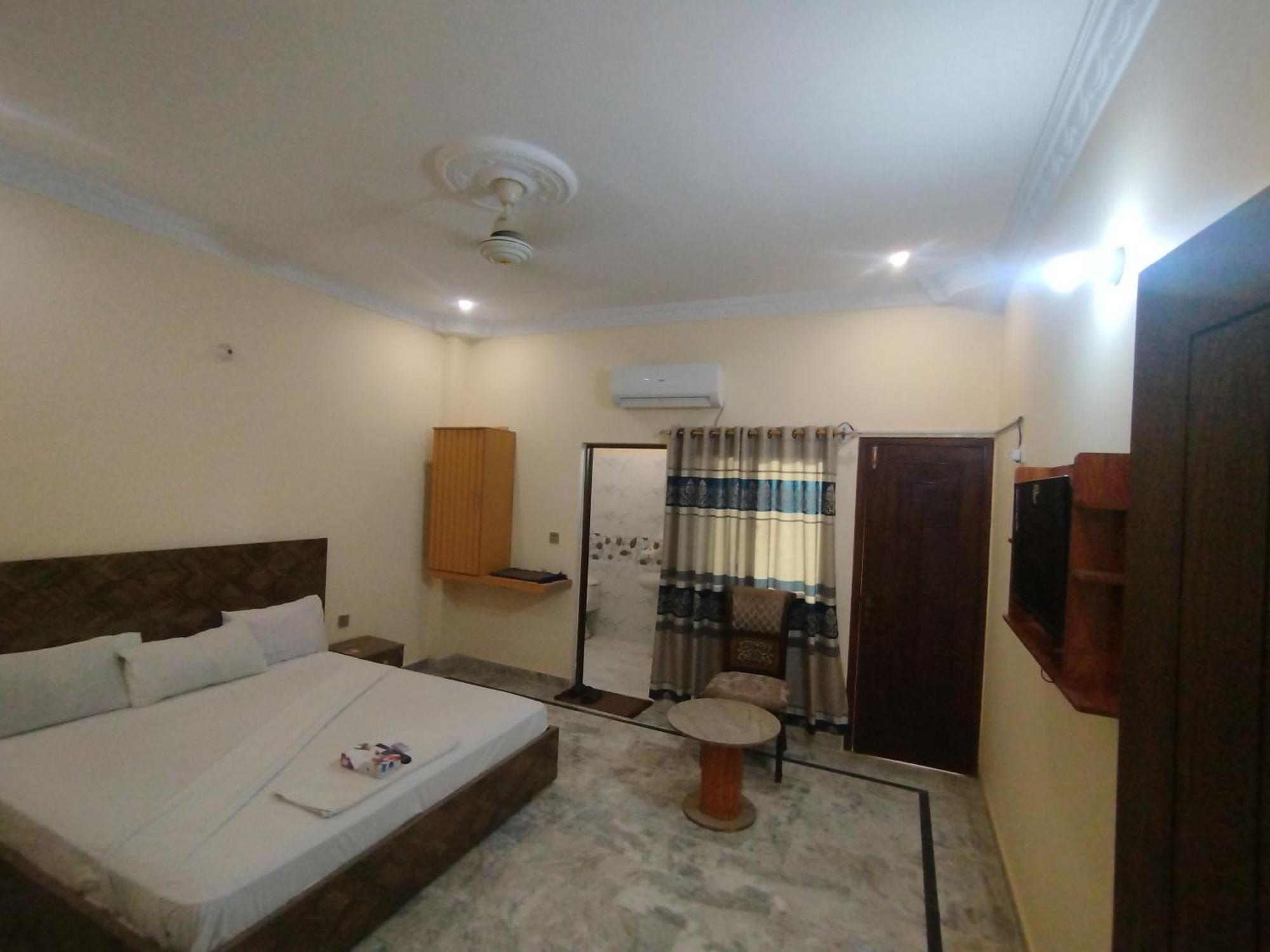 Hotel Crown Plaza, Near Karachi Airport, Darul Sehat Hospital, Dow, Agha Khan And Liaqat Hospital المظهر الخارجي الصورة
