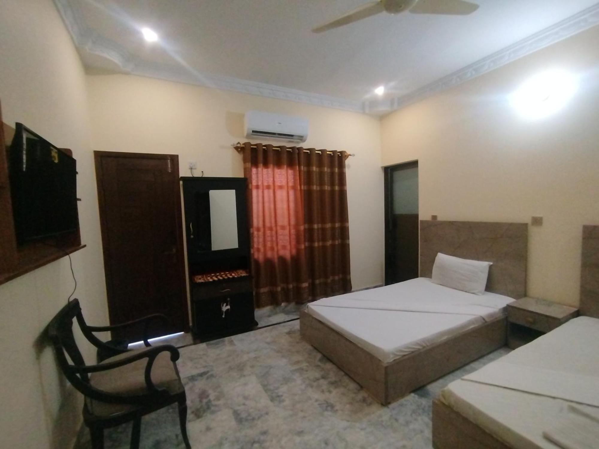 Hotel Crown Plaza, Near Karachi Airport, Darul Sehat Hospital, Dow, Agha Khan And Liaqat Hospital المظهر الخارجي الصورة