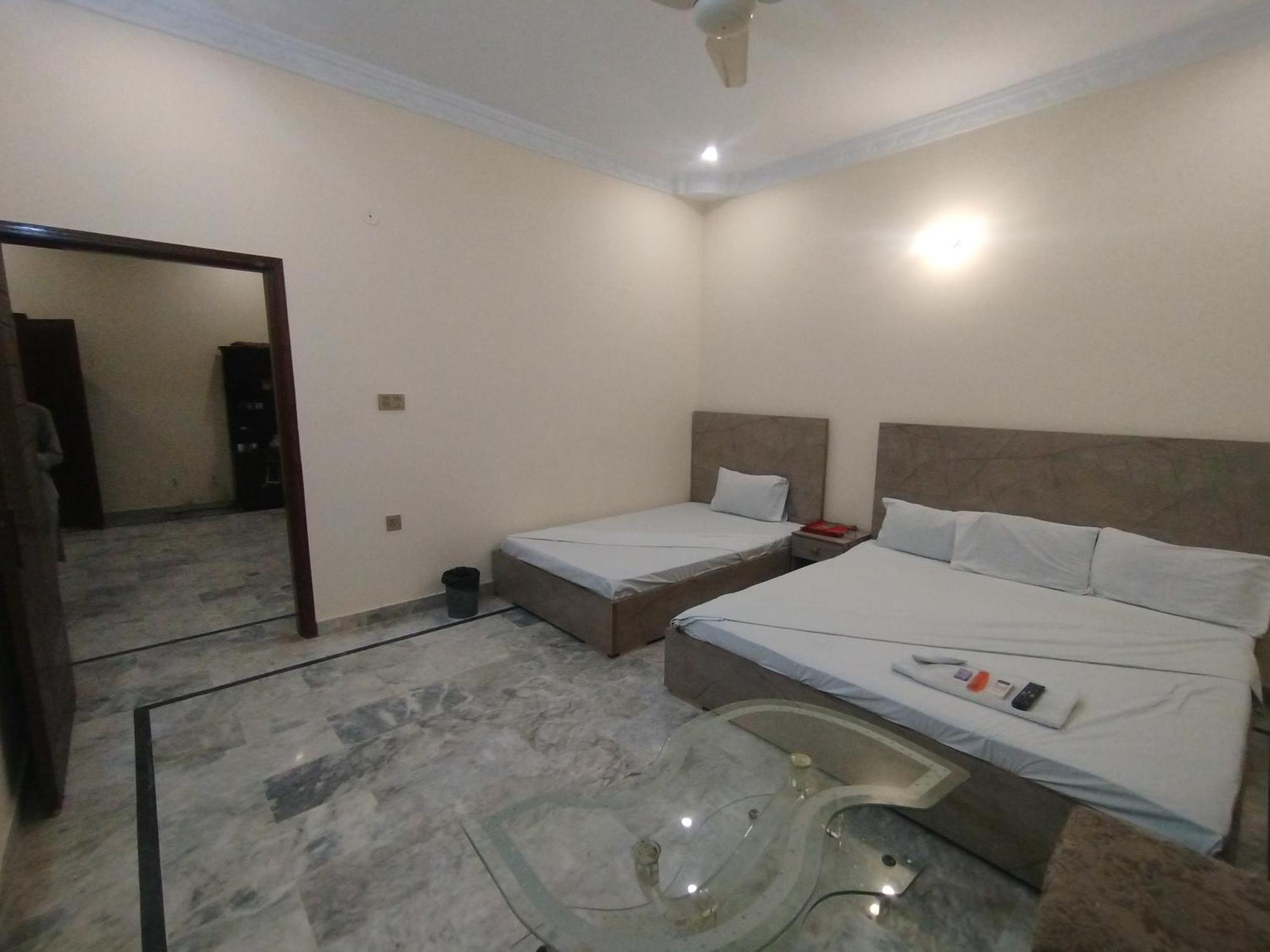 Hotel Crown Plaza, Near Karachi Airport, Darul Sehat Hospital, Dow, Agha Khan And Liaqat Hospital المظهر الخارجي الصورة