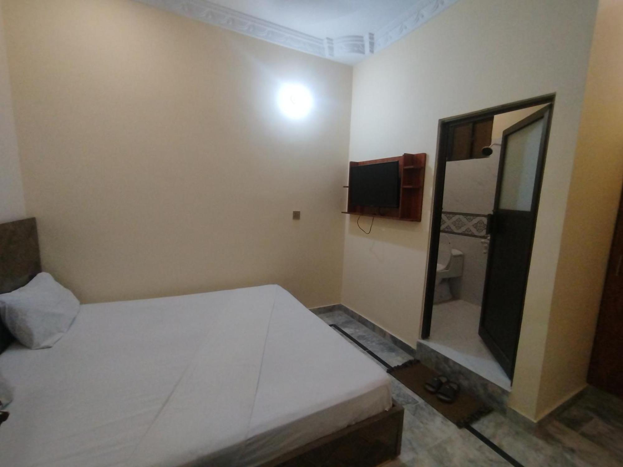 Hotel Crown Plaza, Near Karachi Airport, Darul Sehat Hospital, Dow, Agha Khan And Liaqat Hospital المظهر الخارجي الصورة