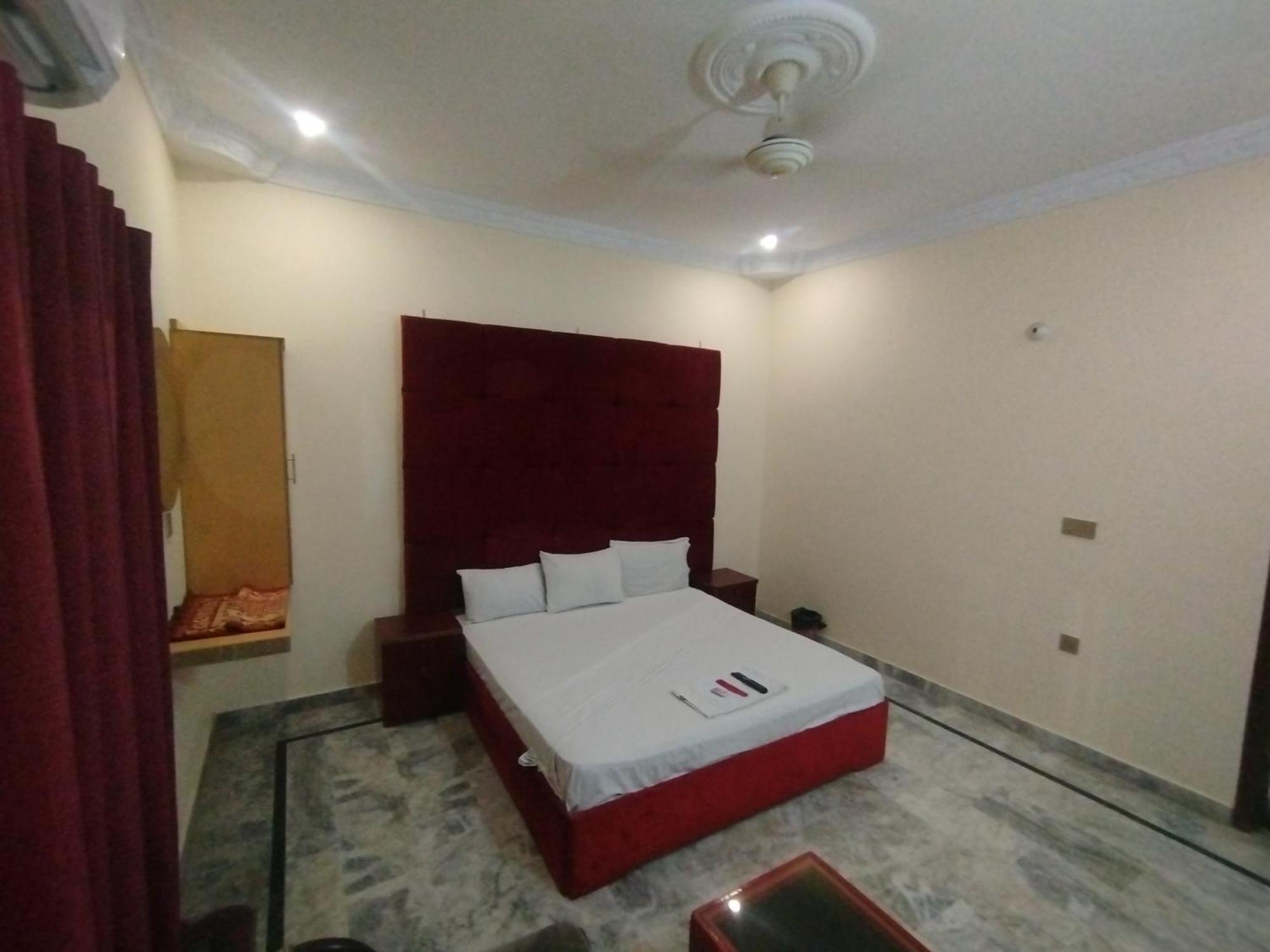 Hotel Crown Plaza, Near Karachi Airport, Darul Sehat Hospital, Dow, Agha Khan And Liaqat Hospital المظهر الخارجي الصورة