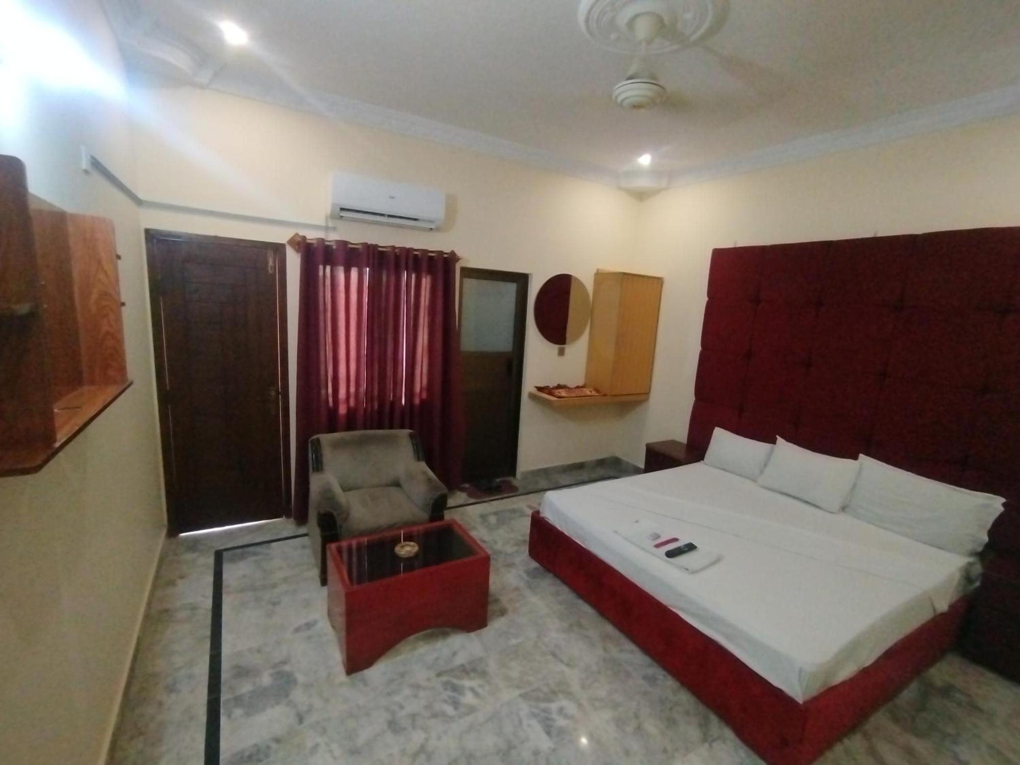 Hotel Crown Plaza, Near Karachi Airport, Darul Sehat Hospital, Dow, Agha Khan And Liaqat Hospital المظهر الخارجي الصورة
