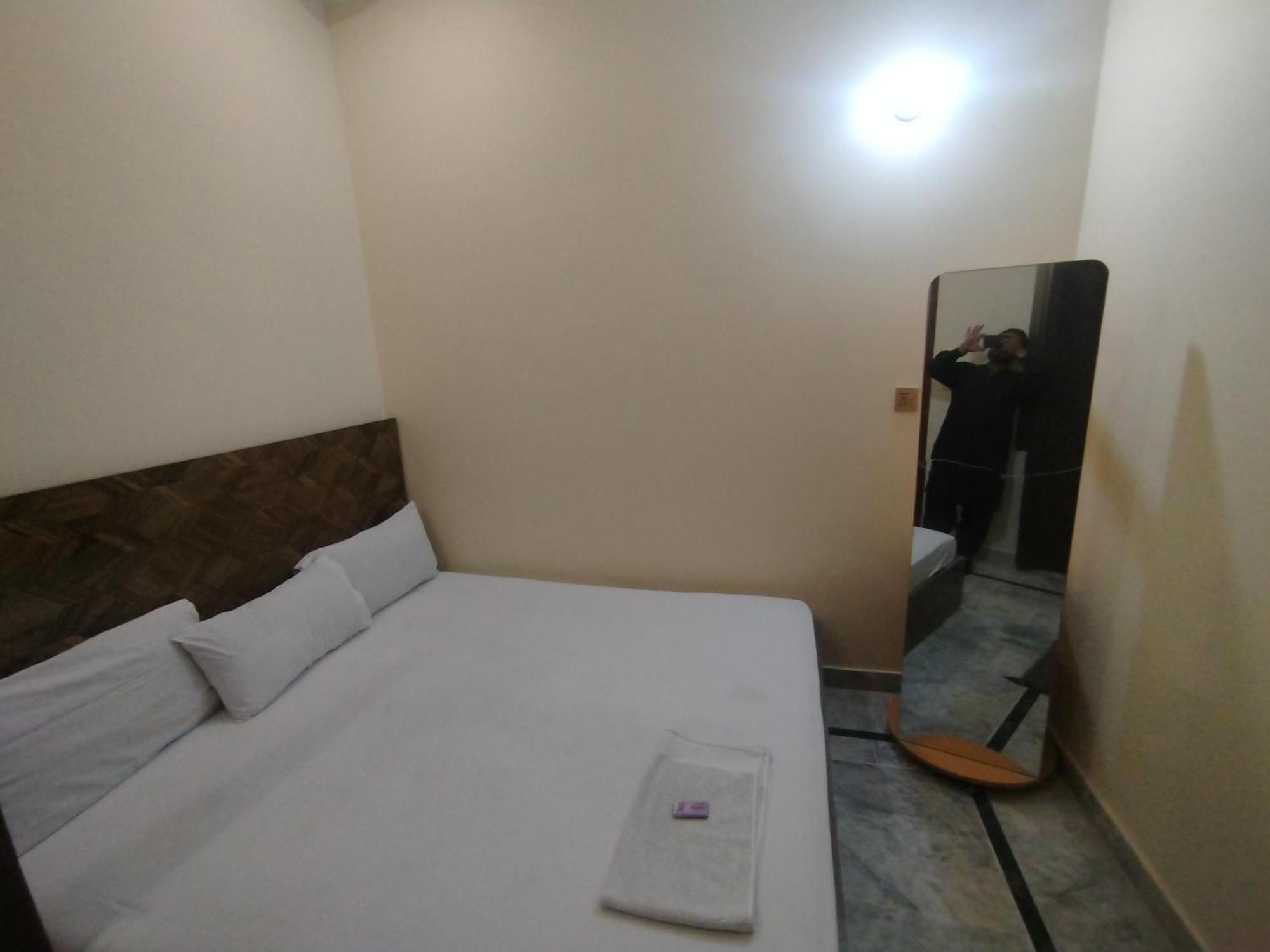 Hotel Crown Plaza, Near Karachi Airport, Darul Sehat Hospital, Dow, Agha Khan And Liaqat Hospital المظهر الخارجي الصورة